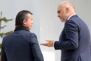 900-0-1746898263x800-0-termet-peci-dhe-edi-rama-513