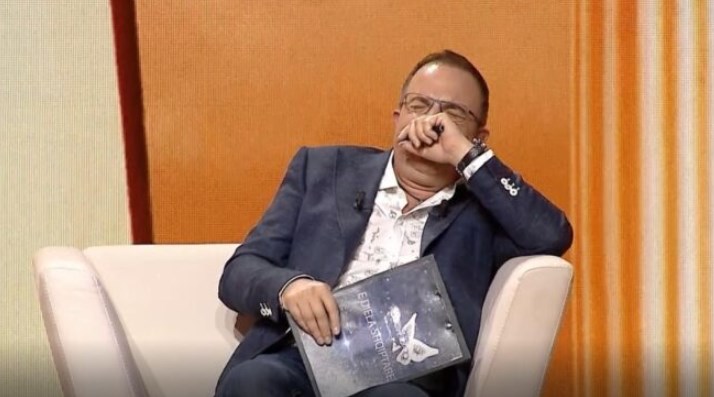 I del situata nga kontroIIi, Ardit Gjebrea shkrihet së qeshuri: Ju kërkoj ndjesë, nuk më ka ndodhur që 9 vite