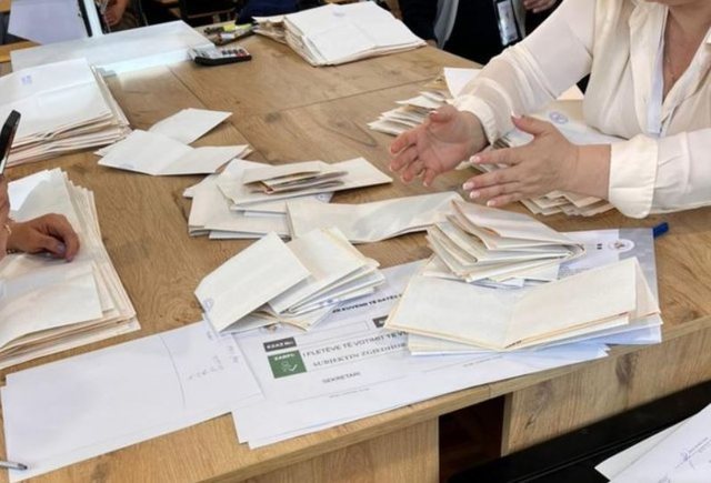 E denoncoi opozita, por çfarë është fenomeni i frikshem i njohur si “treni bullgar” dhe si manipulohet vota?