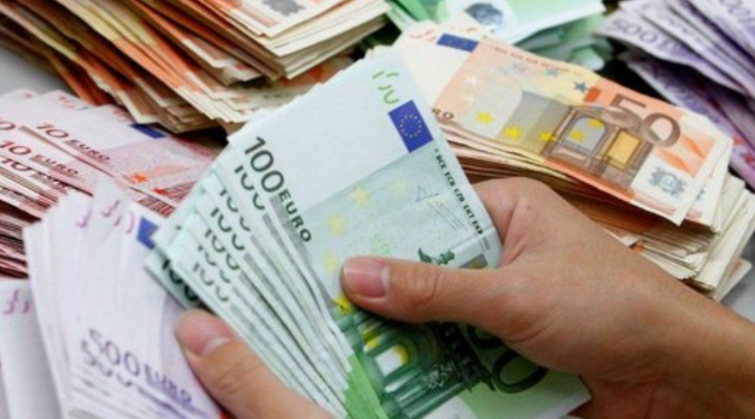 Euro dhe dollari gropë, ja cpo ndodh me paundin