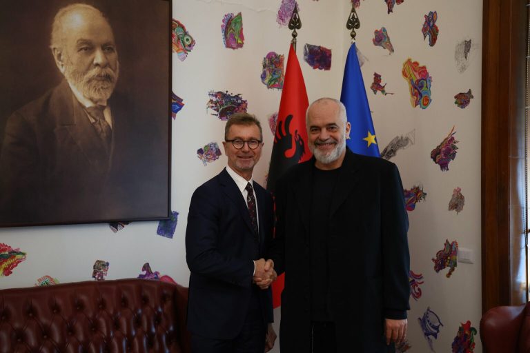 Kam dy fëmijë me ish-gruan” habit ambasadori i BE: Tani jam martuar me një burrë, kjo është mënyra si jam une dhe shqiptarët ta dijnë se