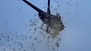 Ndodh e pabesueshmja! Paratë bien nga qielli, ndalet trafiku