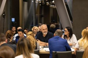 900-0-1749661342x27-3-444