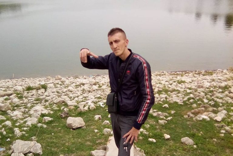 “Qante i shkreti, lutej”, tr*ndit anëtari i b*ndës së Laert Haxhiut tregon detaje të rënda nga vr*sja e Fridman Xhaferrajt: E lidhëm me gurë që të fundoste në rezervuar