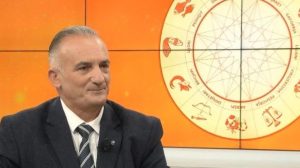 Korriku ‘7 ballësh’ NUK FAL! Kujdes, rr*ziqe për këto shenja…/ Horoskopi mujor nga Jorgo Pulla
