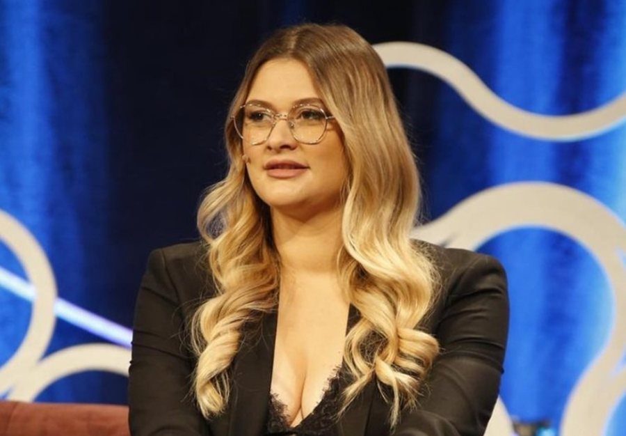 Tr*ndit Neda Balluku: Familja shqiptare ka d*graduar, eshte koha per nje