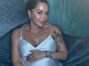 Dafina Zeqiri bëhet nënê për here të parë, emri i djalit do ju lere pa fjalë
