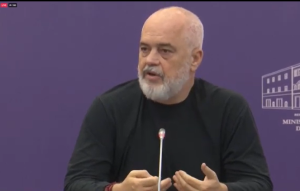 “O profesor, po lërë mo zyshën se e mbyte”- Rama cmend ciftin qe po… ne sy te tij