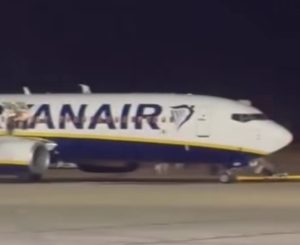 E tm*rrshme! 18 persona h*dhen nga avioni dhe lêndohen, ja p*niku i madh