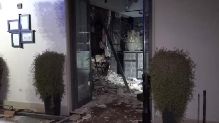 Ngjarje tr*gjike, shembet çatia/ Vd*s një punonjëse dhe p*gosen 10 persona