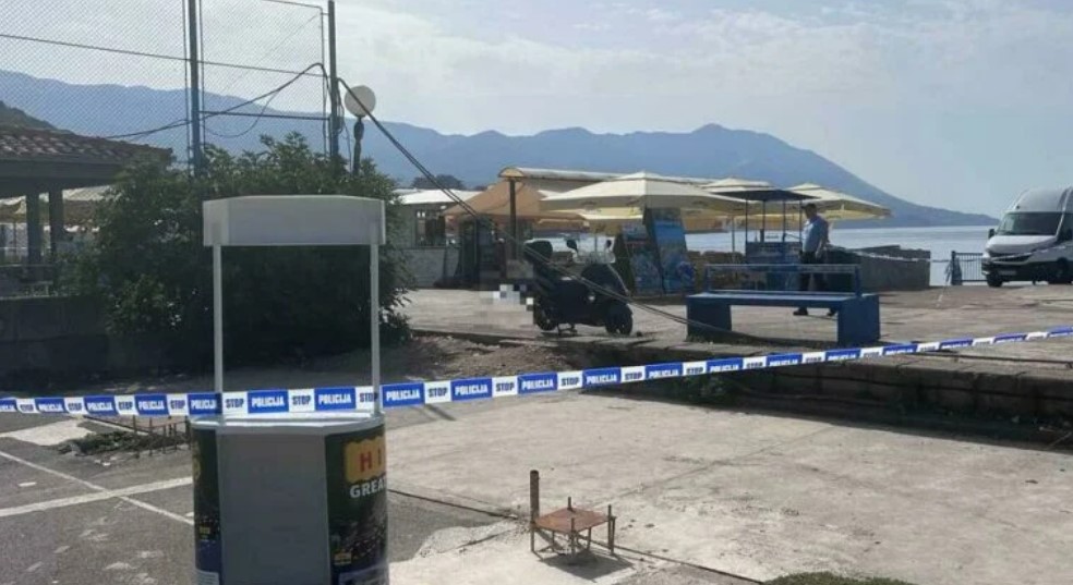 E rëndë/ 65-vjeçari vr*t vëllanë dhe nipin, pas ngjarjes ulet në kafe dhe pret policinë