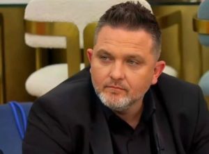 ‘Ma ka thënë babi’ Julian Deda habit: Ja kush eshte VIP-i qe i kapte femrat ne BLLOK ne komunizem