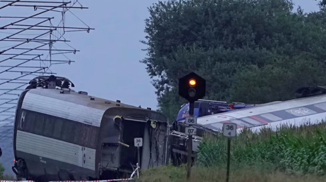 Tr*gjedi! Del nga shinat treni, ka te vd*kur dhe shume te pl*gosur