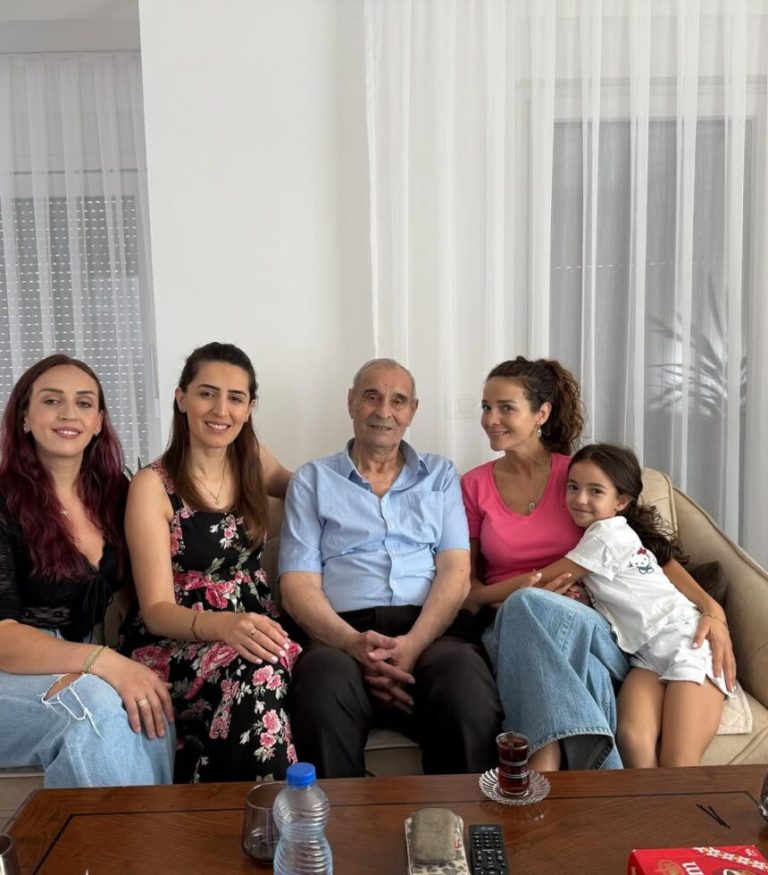 I mbajti ne shtepi gjate l*ftes, 25 vite me vonē Diola takohet me familjen nga Kosova, sdo ta besoni dot cfare u kishte ndodhur