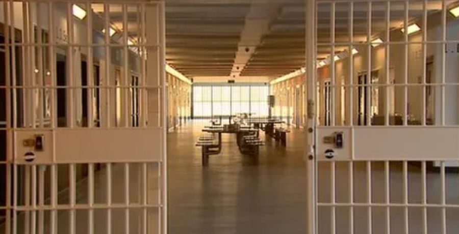 Sk*ndal në b*rg, drejtori kapet duke kryer mar**dhënie me infermieren gjatë orarit të punës