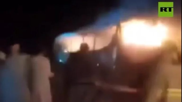 Aksidentohet autobusi plot me njerez! 73 të vd*kur, mes tyre fëmijë