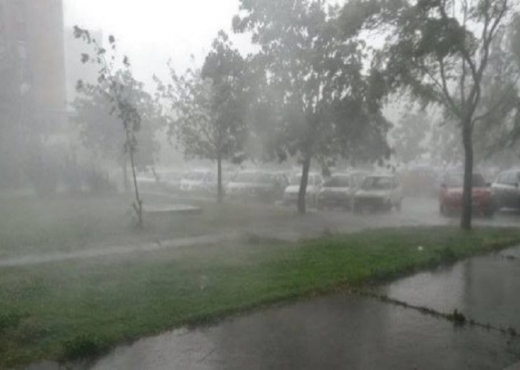 Afrohet stuhia e frikshme, meteorologu paralajmëron rrezik të madh