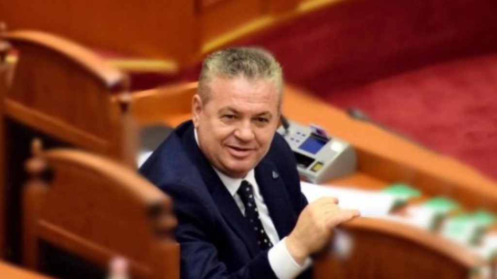 “Mos hani m**” / Murrizi shpërthen ndaj PD: S’do e mbaroni së ngrëni deri në 2027