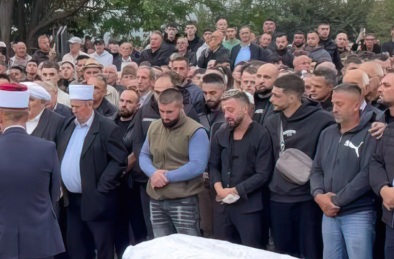 Incidenti i t urpshëm në ceremoninë mo rtore të vëllait të Gjestit(foto)