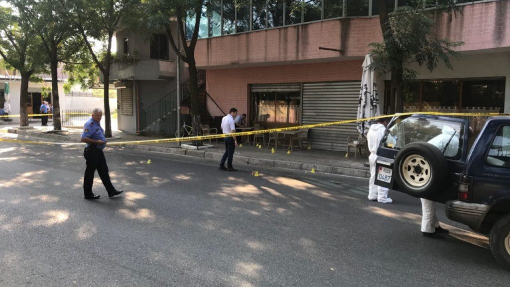 “Miliona euro janë fshehur në…”/ Sh*kon gazetari: Përdoren për të shpërblyer vr*sësit me pagesë