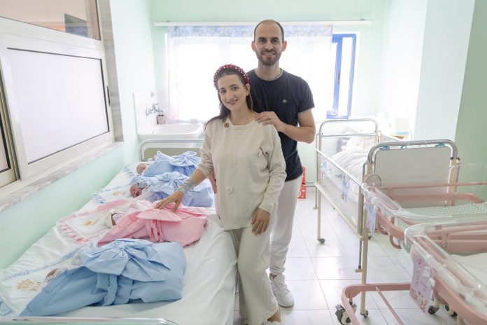 Mr*kulli e Zotit! Cifti në Tiranë lind katërnjakë! Ja gjendja e tyre, dhe shuma e parave qe marrin nga shteti