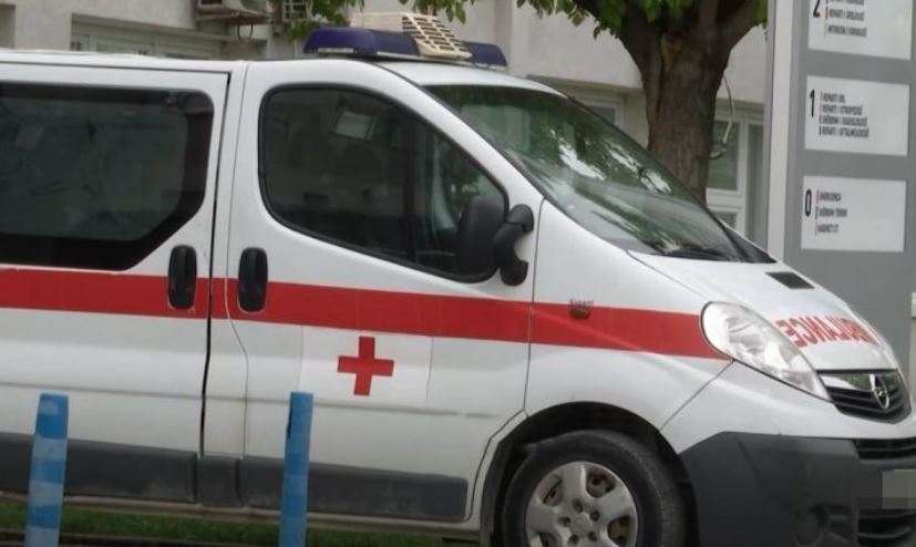 TR*NDITET VENDI/ Burri mas*kron bashkëshorten dhe vajzën e mitur me th*kë!