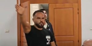 U fut me forcë në Këshillin Bashkiak, i ndodh mrekullia e madhe sot david-danaj-e1759338846822