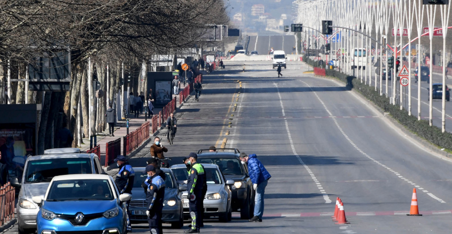 U*GJENTE – Tirana ne ‘k*rantine’ per fundjave, bllokohen te gjitha levizjet ne rruge per shkak..