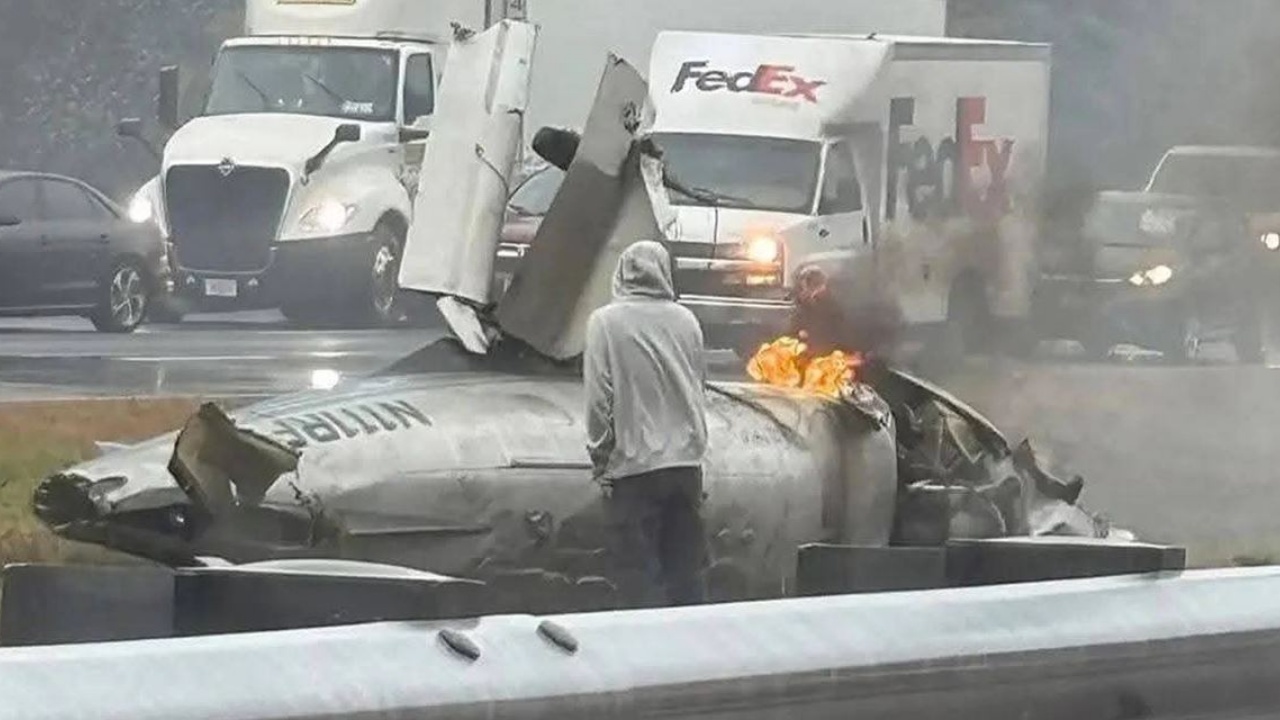 TM*RR në autostradë! Rrëzohet avioni, vd*sin personat në bord