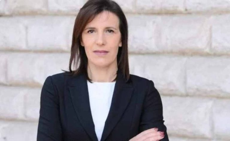 Klodiana Lala ndan lajmin e trishte, dicka e dh*mbshme i ka ndodhur ne familje, do iu përlotë me rrefimin