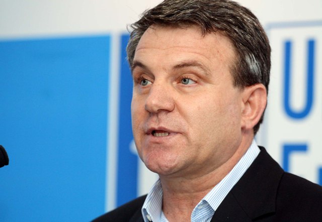 Arben Malaj i pervishet Baton Haxhiut dhe i zbulon detajet e renda