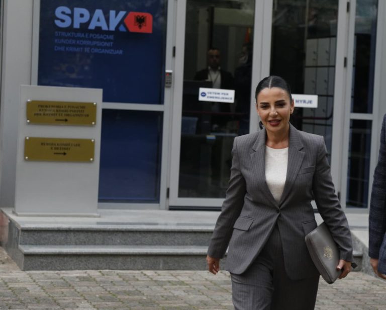 E BUJSHME! Dosja e fortë e SPAK, GJKKO pezullon nga detyra Belinda Ballukun! Numri dy i Qeverisë dhe ministrja e Infrastrukturës, ndalohet të udhëtojë jashtë vendit