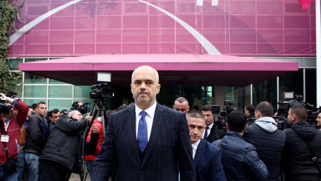 Rama drejt largimit?! Deklarata e bujshme e zyrtarit të larte të PS: Ja kush po i bën “gropën”