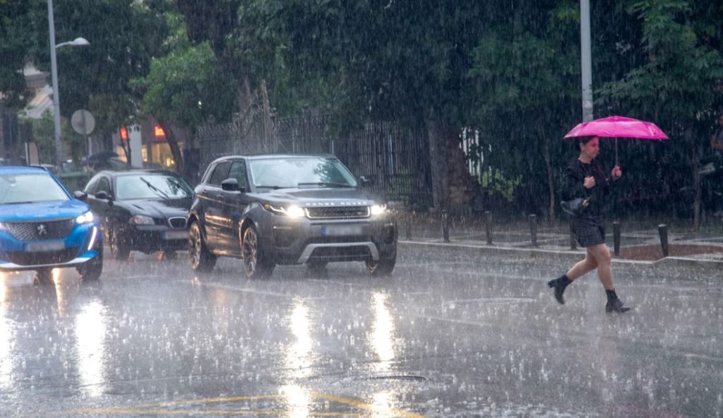 Vjen njoftimi fr*kshêm nga Greqia, meteorologët japin al*rmin për 40 orë me stuhi dhe p*rmbytje në të gjithë vendin
