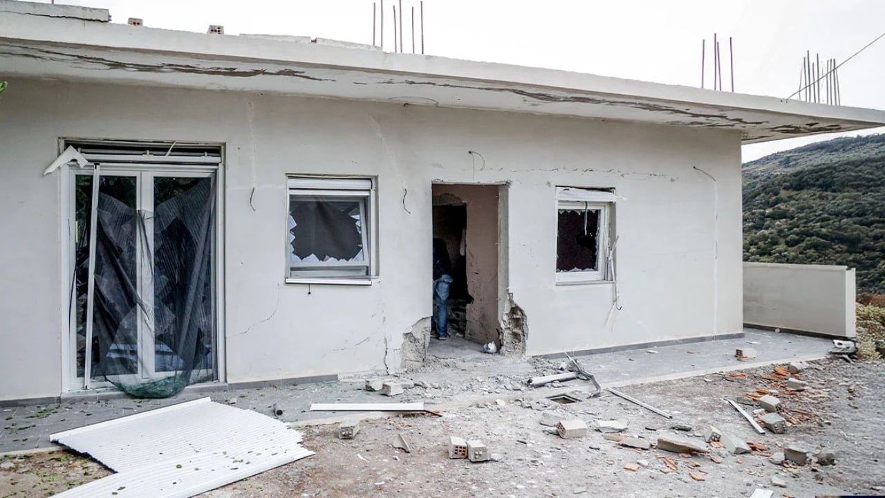 “Merre dhuratën, s’e di a do jem gjallë”/ Disa të vr*rë dhe mbi 10 të pl*gosur, si u shndërrua dëshira për faljen e gj*qeve në skenë l*fte në Greqi