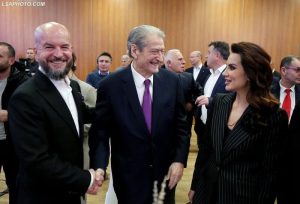 800-0-fb-img-1765107981605-605-1