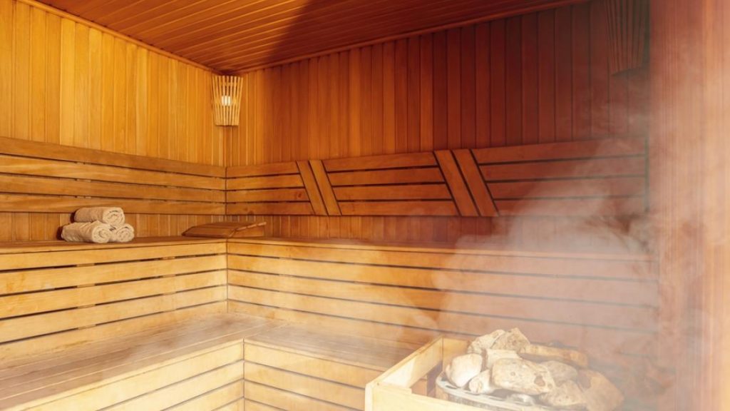 Të shtrirë mbi njëri-tjetrin/ Burrë dhe grua humbin jetën të BLLOKUAR në një sauna!
