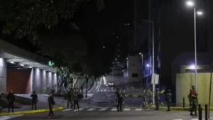 025433267-f2950598-7d03-4bbe-8e59-24832e3eefff_sd