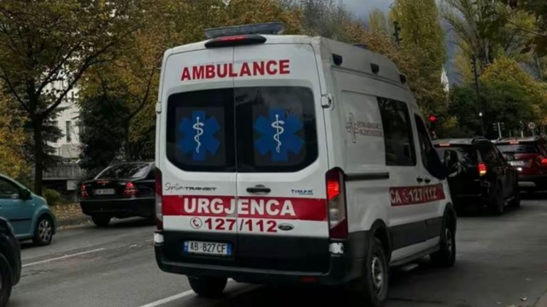 Aksident në Rrugën e Kombit, plgosen 4 persona, një grua mbetet e bllokuar në makinë