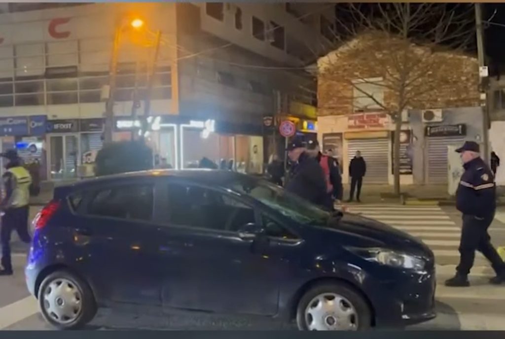Po lëvizte me biçikletë, makina përplas rêndë artistin e njohur shqiptar