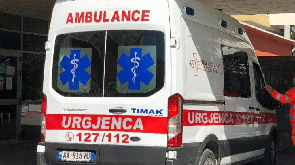 Durrës, burri vdes duke pirë kafe në lokal!