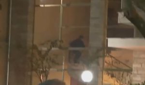 person-ne-shtepine-e-diktatorit