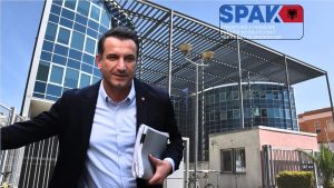 Polici që “favorizoi” Veliajt në paraburgim lihet i lirë!