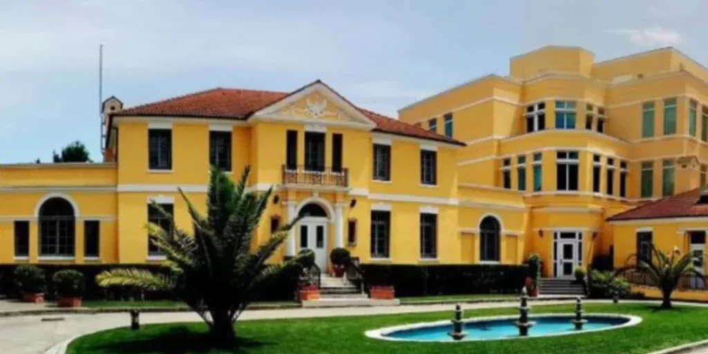 Ambasada Amerikane në Tiranë del me njoftimin e forte