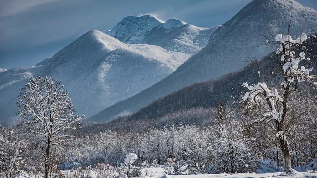 Nuk ka pranverë për Ballkanin! Fronti polar sjell gjysmë metri dëborë në Kroaci, moti i keq nuk do të “kursejë” as Kosovën