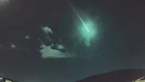 Bie meteori në Gjermani, njerëzit dalin të..