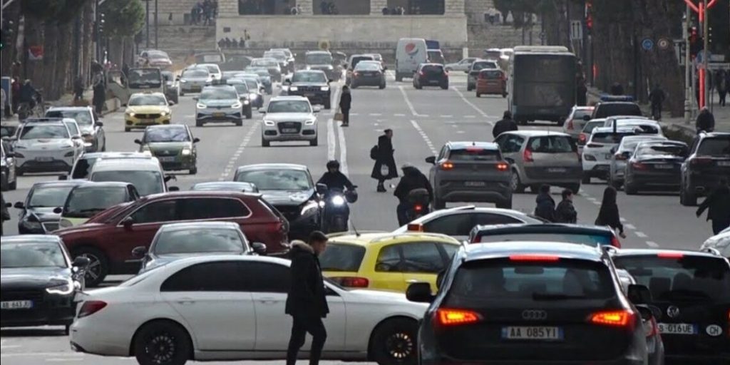Kujdes ju shoferë emigrantë, 27 rregulla te arta si duhet t’i jepni makinës kur vini në Shqipëri