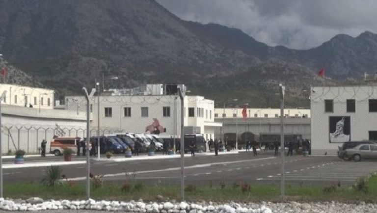 Dy të burgosurit e bëjnë për spital policin në Burgun e Reçit, por pendohen nga ajo çfarë i gjen