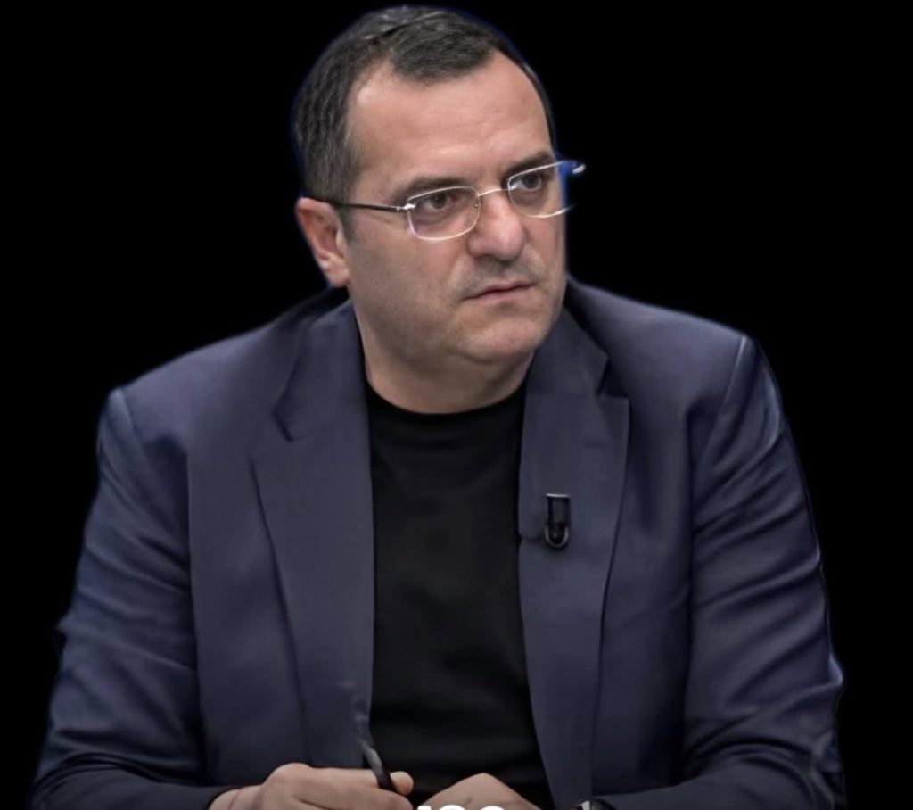 ‘Kryebashkiaku në Jug me S*DA’, gazetari ngre alarmin: Janë infektuar punonjëse