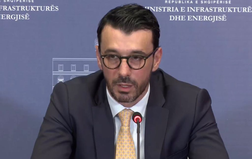 “Ka pasur vonesa, por do të përfundojë në vitin 2027”, Karakaçi flet për hekurudhën Tiranë-Durrës